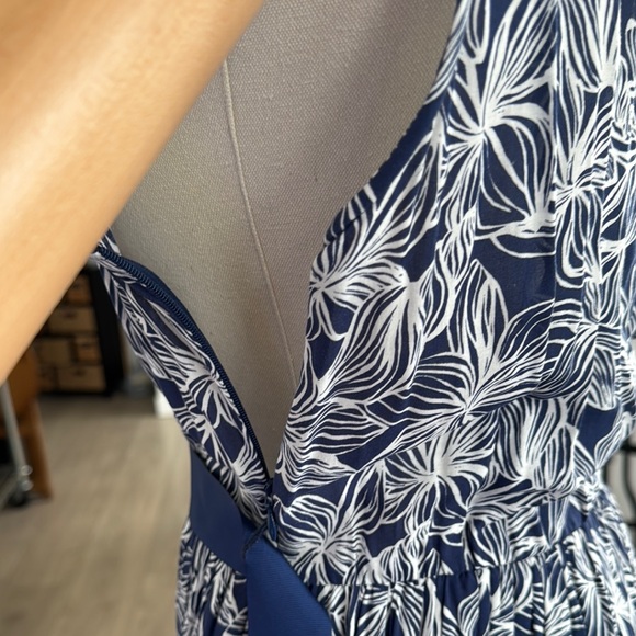 Romantic Vineyard Vines Elegant Blue Floral Maxi Dress - Picture 10 of 12